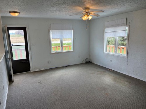 24E 3 Avenue South, Hill Spring, AB - Indoor Photo Showing Other Room