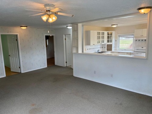 24E 3 Avenue South, Hill Spring, AB - Indoor