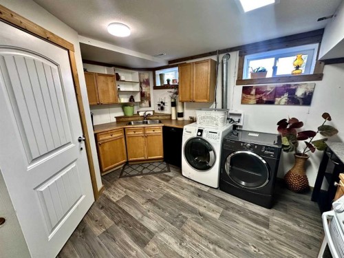 94050 Range Rd 214A, Rural Lethbridge County, AB - Indoor Photo Showing Laundry Room