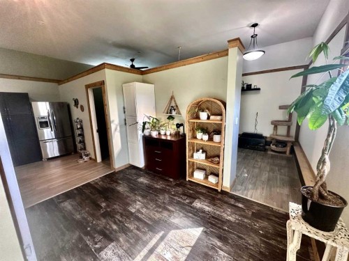 94050 Range Rd 214A, Rural Lethbridge County, AB - Indoor Photo Showing Other Room