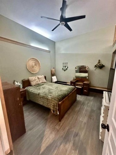 94050 Range Rd 214A, Rural Lethbridge County, AB - Indoor Photo Showing Bedroom