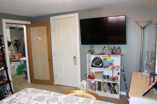 2811 13 Avenue South, Lethbridge, AB - Indoor Photo Showing Bedroom