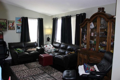 2811 13 Avenue South, Lethbridge, AB - Indoor Photo Showing Other Room