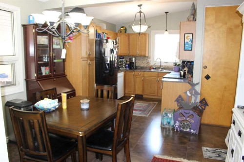 2811 13 Avenue South, Lethbridge, AB - Indoor Photo Showing Dining Room