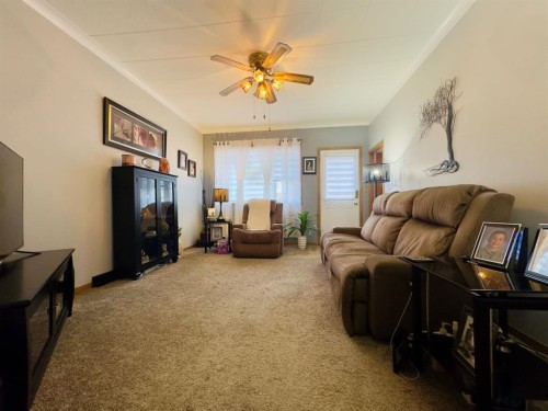 7710 24 Avenue, Coleman, AB - Indoor Photo Showing Living Room