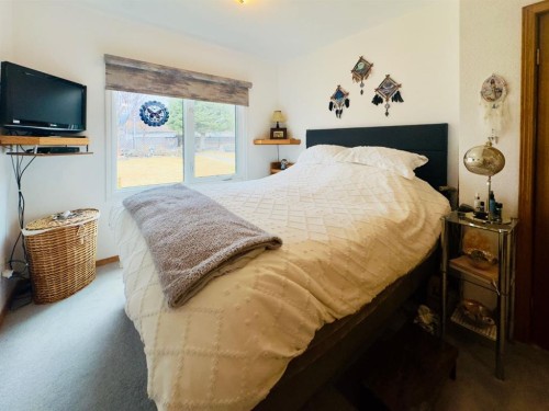 7710 24 Avenue, Coleman, AB - Indoor Photo Showing Bedroom
