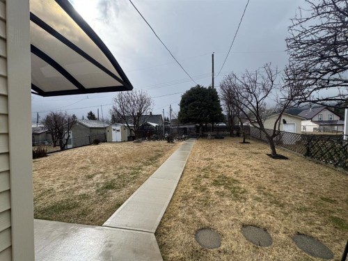 7710 24 Avenue, Coleman, AB - Outdoor
