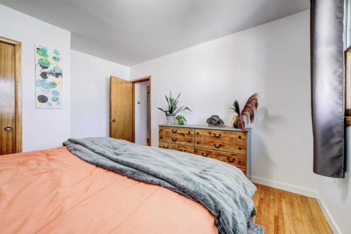 1126 23 North, Lethbridge, AB - Indoor Photo Showing Bedroom