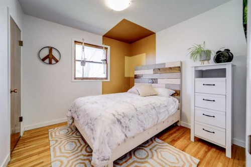 1126 23 North, Lethbridge, AB - Indoor Photo Showing Bedroom