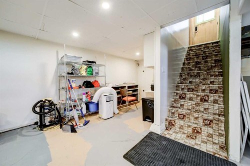 1126 23 North, Lethbridge, AB - Indoor