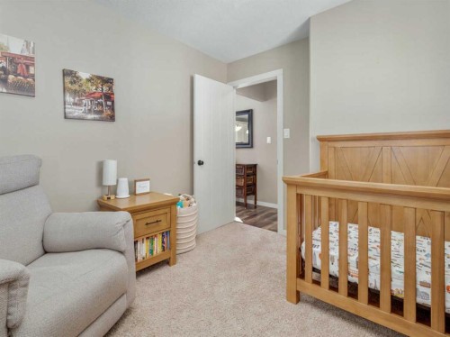 553 Mary Cameron Crescent North, Lethbridge, AB - Indoor Photo Showing Bedroom