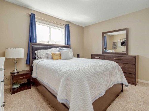 553 Mary Cameron Crescent North, Lethbridge, AB - Indoor Photo Showing Bedroom