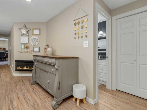 553 Mary Cameron Crescent North, Lethbridge, AB - Indoor Photo Showing Other Room