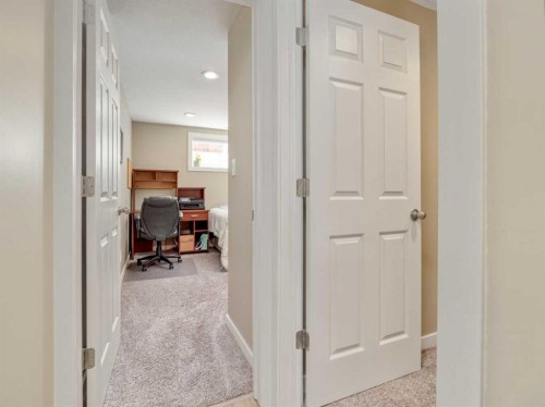 553 Mary Cameron Crescent North, Lethbridge, AB - Indoor Photo Showing Other Room