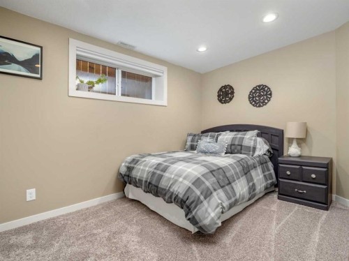 553 Mary Cameron Crescent North, Lethbridge, AB - Indoor Photo Showing Bedroom