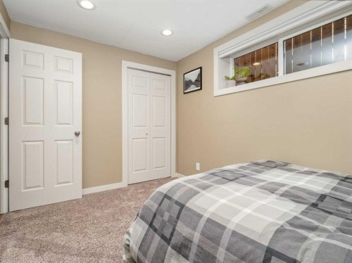 553 Mary Cameron Crescent North, Lethbridge, AB - Indoor Photo Showing Bedroom