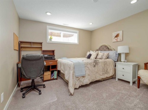 553 Mary Cameron Crescent North, Lethbridge, AB - Indoor Photo Showing Bedroom