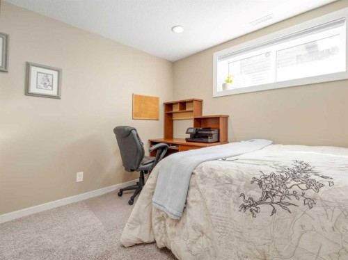 553 Mary Cameron Crescent North, Lethbridge, AB - Indoor Photo Showing Bedroom
