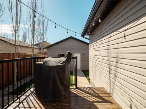 553 Mary Cameron Crescent North, Lethbridge, AB - Outdoor With Exterior