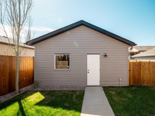 553 Mary Cameron Crescent North, Lethbridge, AB - Outdoor
