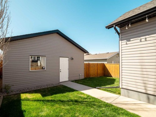 553 Mary Cameron Crescent North, Lethbridge, AB - Outdoor With Exterior