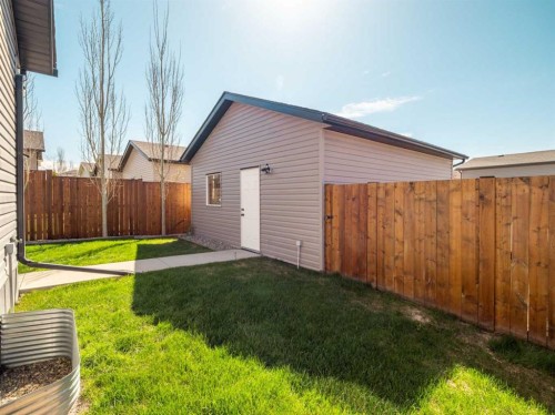 553 Mary Cameron Crescent North, Lethbridge, AB - Outdoor With Exterior