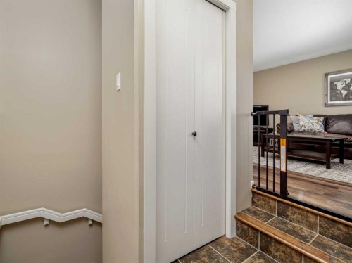 553 Mary Cameron Crescent North, Lethbridge, AB - Indoor Photo Showing Other Room