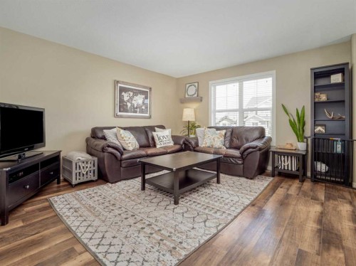 553 Mary Cameron Crescent North, Lethbridge, AB - Indoor Photo Showing Living Room