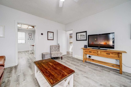 8630 17 Avenue, Coleman, AB - Indoor Photo Showing Living Room