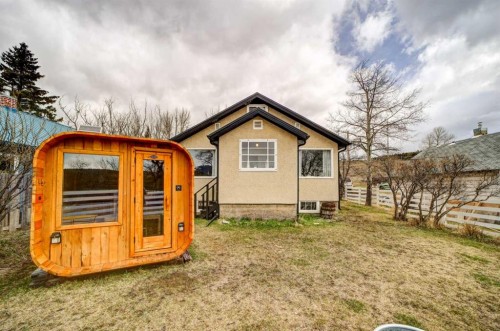 8630 17 Avenue, Coleman, AB - Outdoor