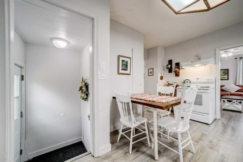 8630 17 Avenue, Coleman, AB - Indoor Photo Showing Dining Room