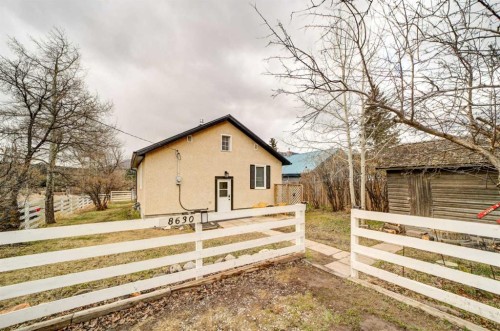 8630 17 Avenue, Coleman, AB - Outdoor