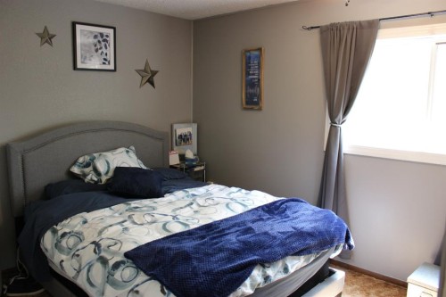 605 Rogers Avenue, Picture Butte, AB - Indoor Photo Showing Bedroom