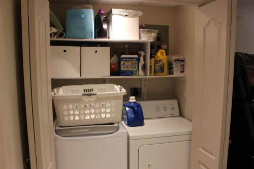 605 Rogers Avenue, Picture Butte, AB - Indoor Photo Showing Laundry Room