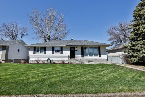 1104 27 Street SOUTH Lethbridge, AB T1K 2S7