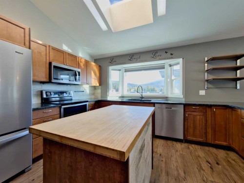 8149 26 Avenue, Coleman, AB - Indoor Photo Showing Kitchen
