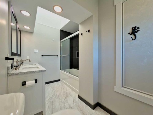 8149 26 Avenue, Coleman, AB - Indoor Photo Showing Bathroom