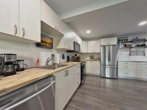 8149 26 Avenue, Coleman, AB - Indoor Photo Showing Kitchen