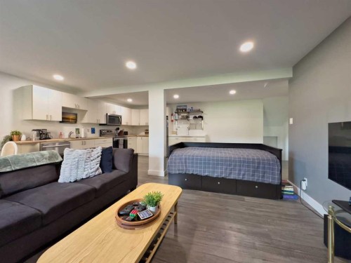 8149 26 Avenue, Coleman, AB - Indoor Photo Showing Living Room