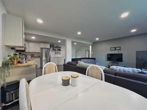8149 26 Avenue, Coleman, AB - Indoor Photo Showing Dining Room