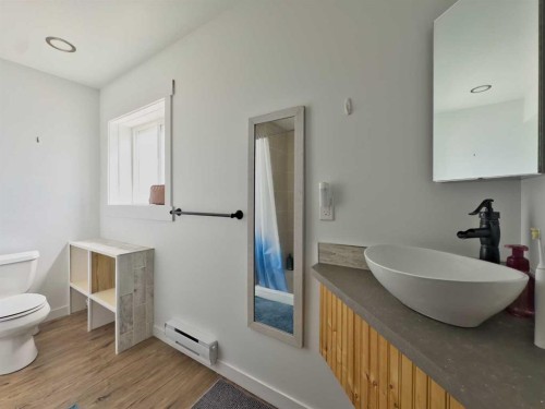 8149 26 Avenue, Coleman, AB - Indoor Photo Showing Bathroom