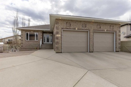 630 Couleecreek Place SOUTH Lethbridge, AB T1K 8C1