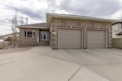 630 Couleecreek Place SOUTHLethbridge, AB T1K 8C1