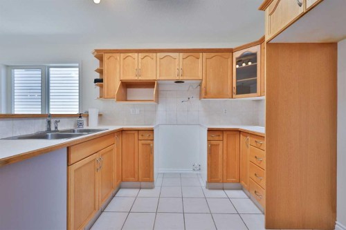 406 Kodiak Boulevard North, Lethbridge, AB - Indoor Photo Showing Kitchen With Double Sink