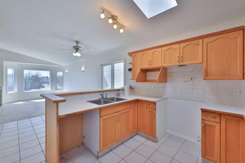 406 Kodiak Boulevard North, Lethbridge, AB - Indoor Photo Showing Kitchen With Double Sink