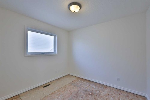 406 Kodiak Boulevard North, Lethbridge, AB - Indoor Photo Showing Other Room