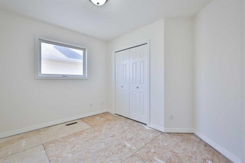406 Kodiak Boulevard North, Lethbridge, AB - Indoor Photo Showing Other Room