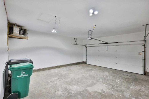 406 Kodiak Boulevard North, Lethbridge, AB - Indoor Photo Showing Garage