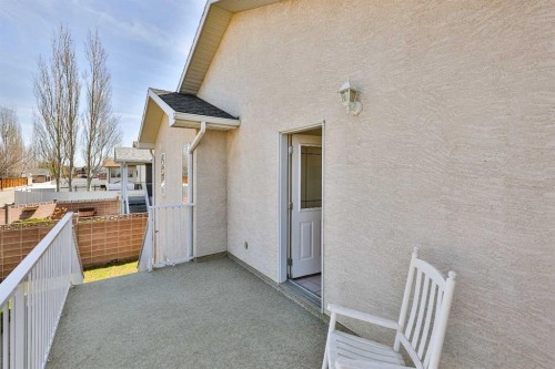 406 Kodiak Boulevard North, Lethbridge, AB - Outdoor With Exterior