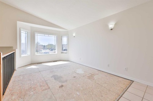406 Kodiak Boulevard North, Lethbridge, AB - Indoor Photo Showing Other Room